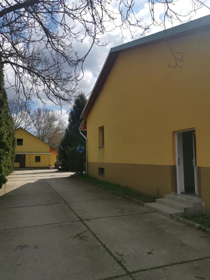 Podlovics Tanya Panzio Apartment Kemecse Exterior photo