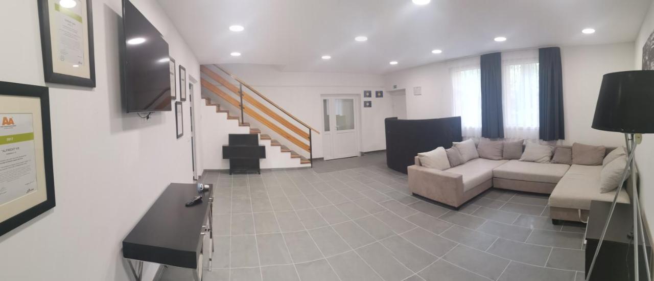 Podlovics Tanya Panzio Apartment Kemecse Exterior photo