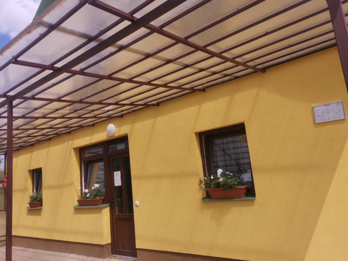Podlovics Tanya Panzio Apartment Kemecse Exterior photo