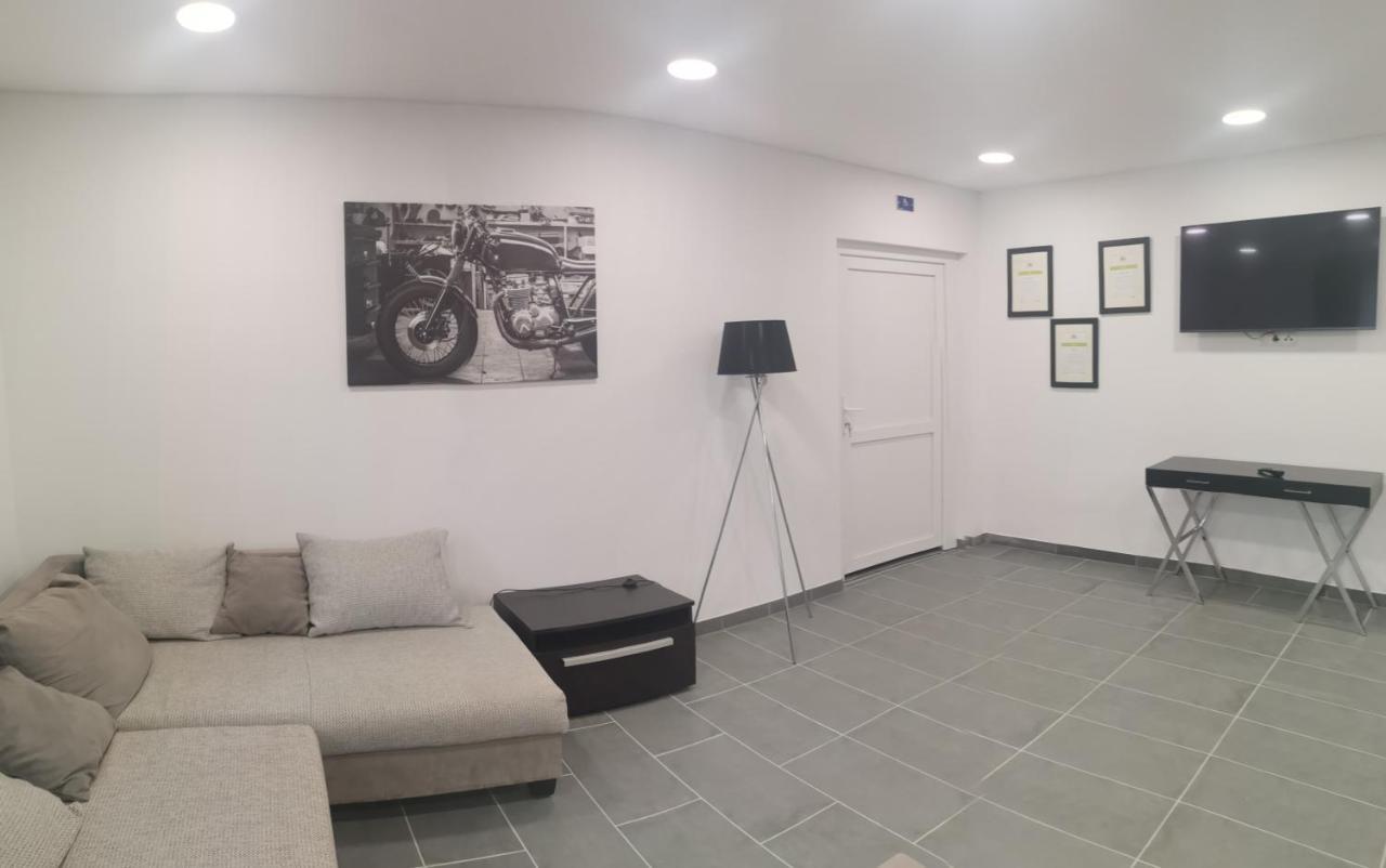 Podlovics Tanya Panzio Apartment Kemecse Exterior photo