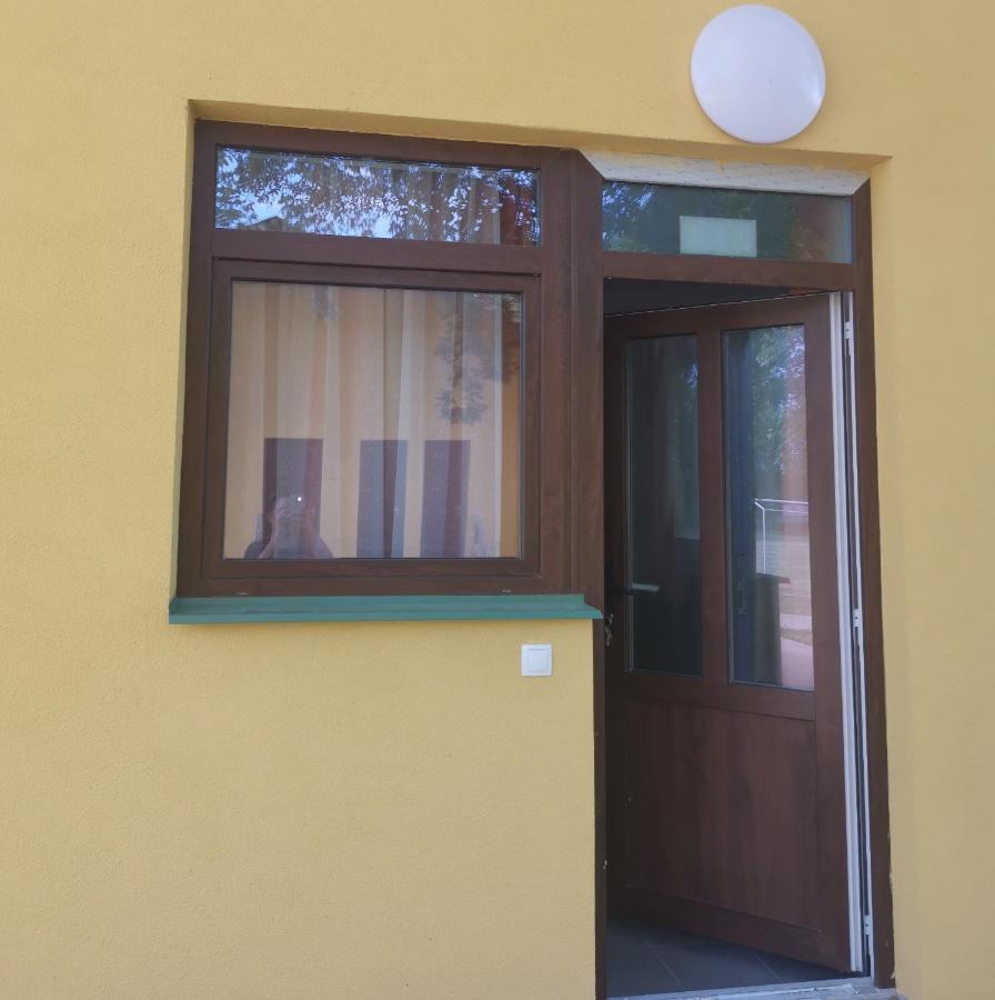 Podlovics Tanya Panzio Apartment Kemecse Exterior photo